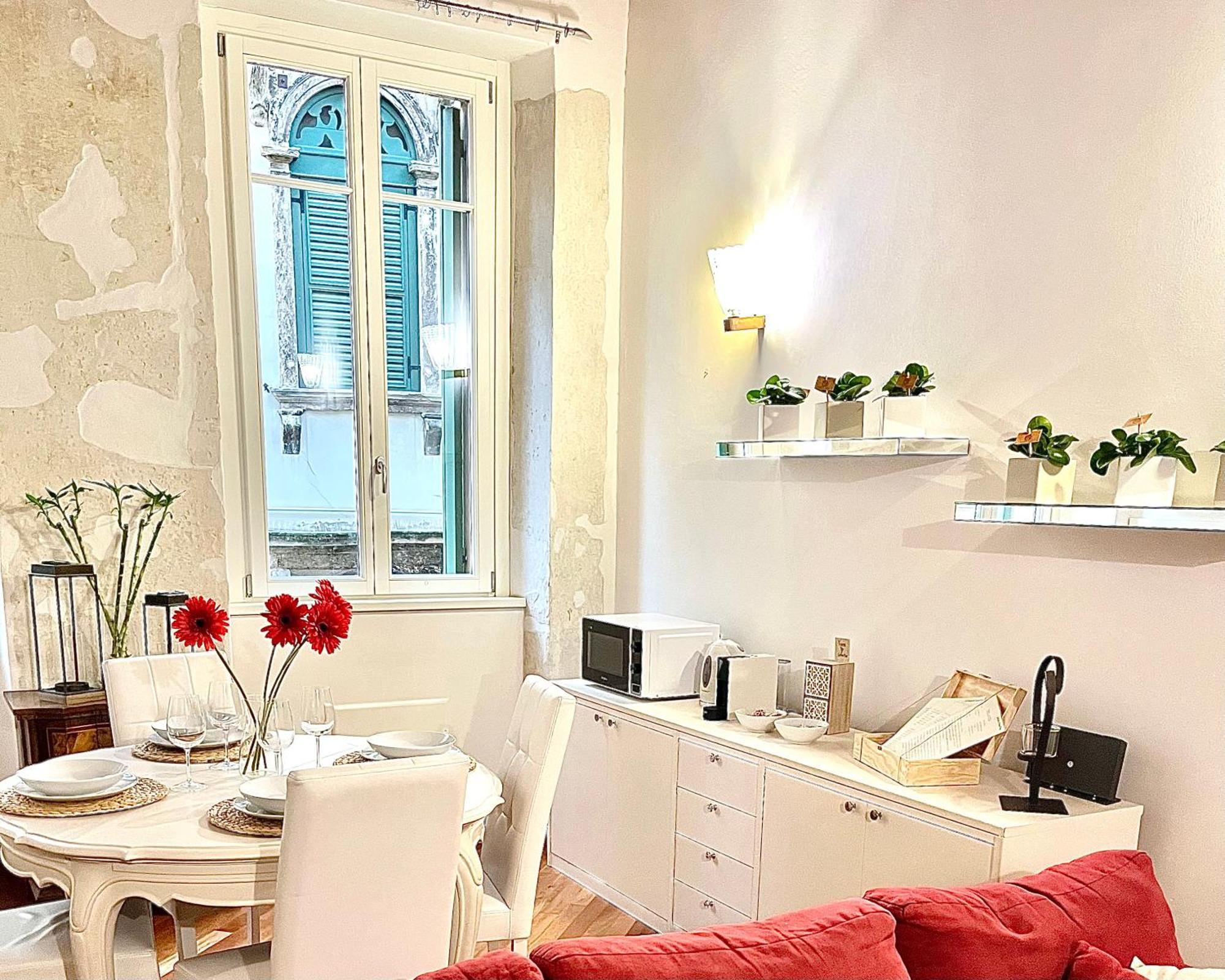 Magnolia Home - Piazza Delle Erbe Vérone Extérieur photo